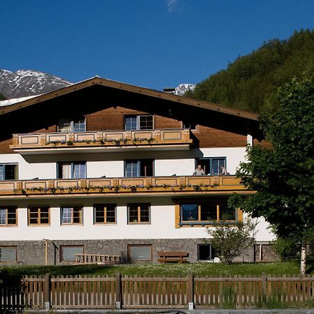 Ferienhaus Alpina คัลส์ อัม โกรสส์กล็อคเนอร์ ภายนอก รูปภาพ