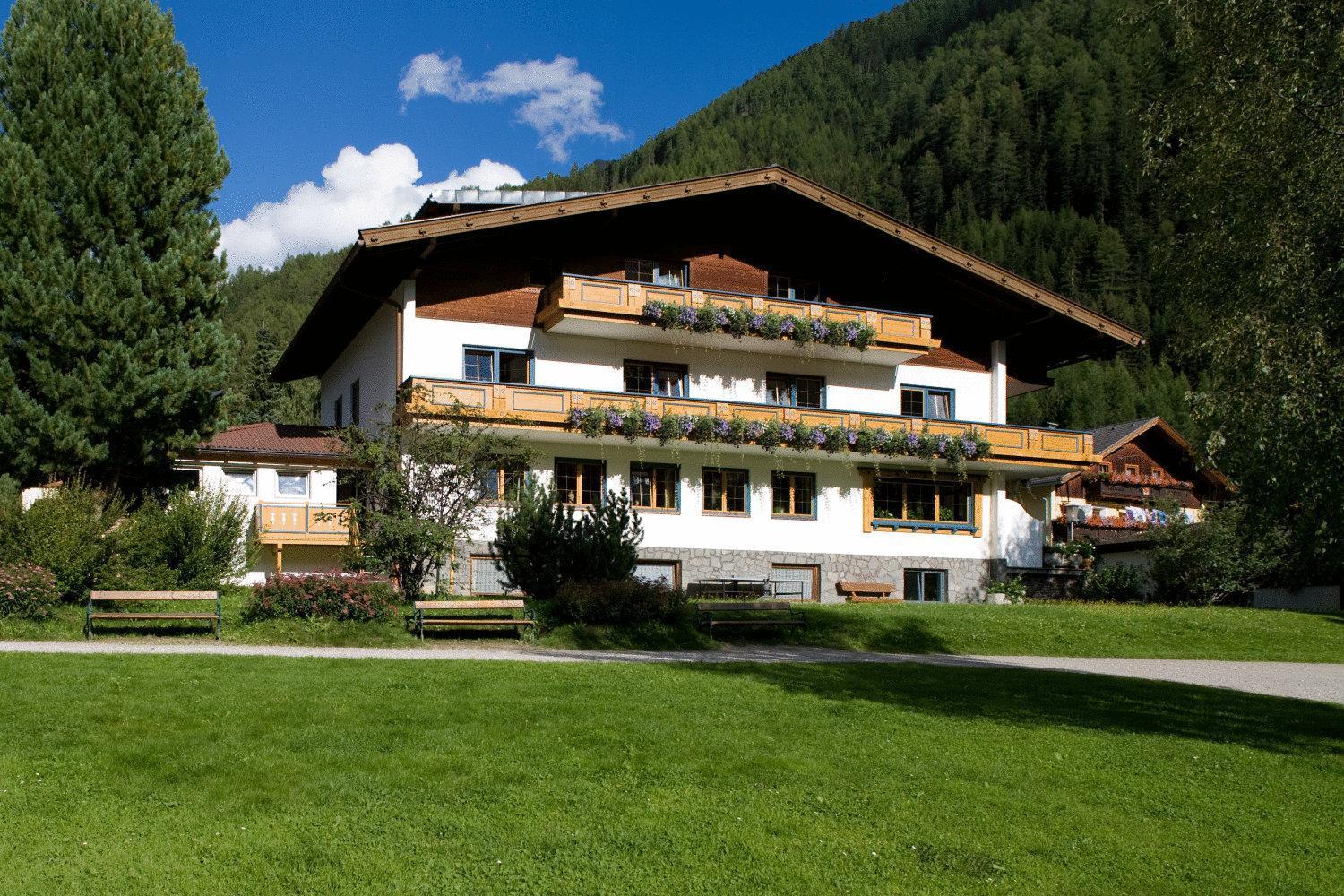 Ferienhaus Alpina คัลส์ อัม โกรสส์กล็อคเนอร์ ภายนอก รูปภาพ